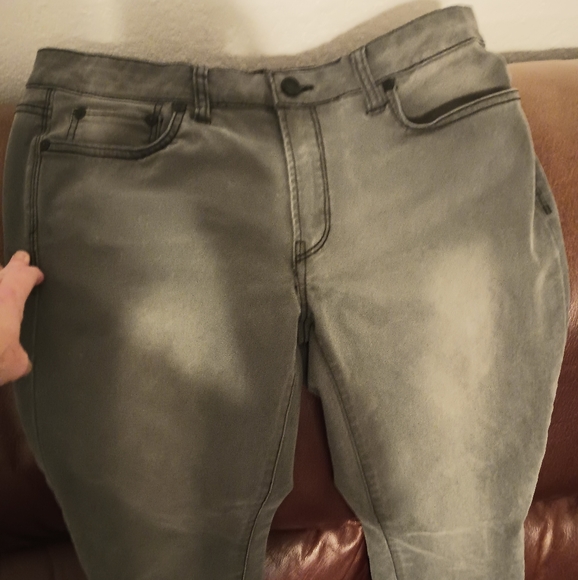 Jeans - Picture 2 of 3